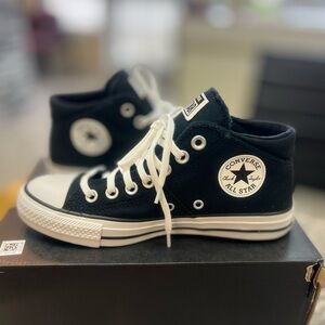 Converse Women Black and White High-Top Sneakers New With Box. SZ 7.